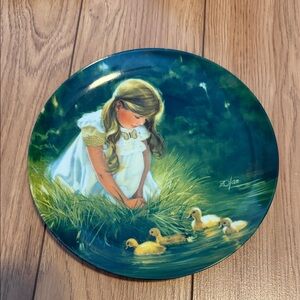 The Bradford Exchange Green and White Decorative Plate